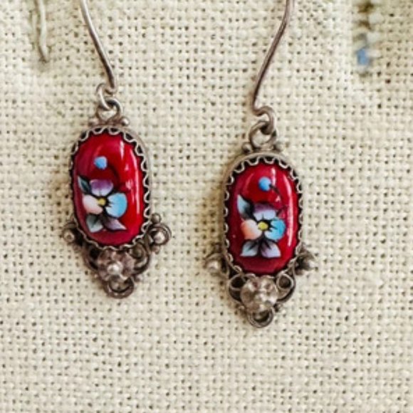 Red and silver earrings - Picture 3 of 3
